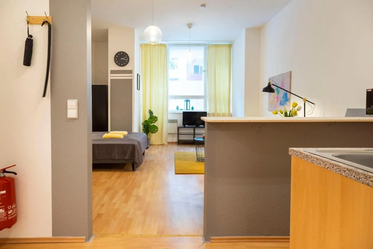 Cozy 2 Room Apartment Next To Hermannstrasse Berlin
